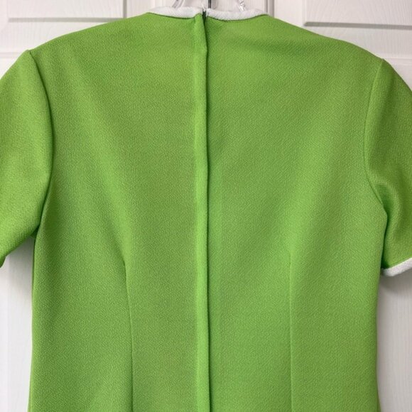 Vintage 1960s Lime Green Mod Dress with Contrast Trim&Shoulder - Picture 4 of 4